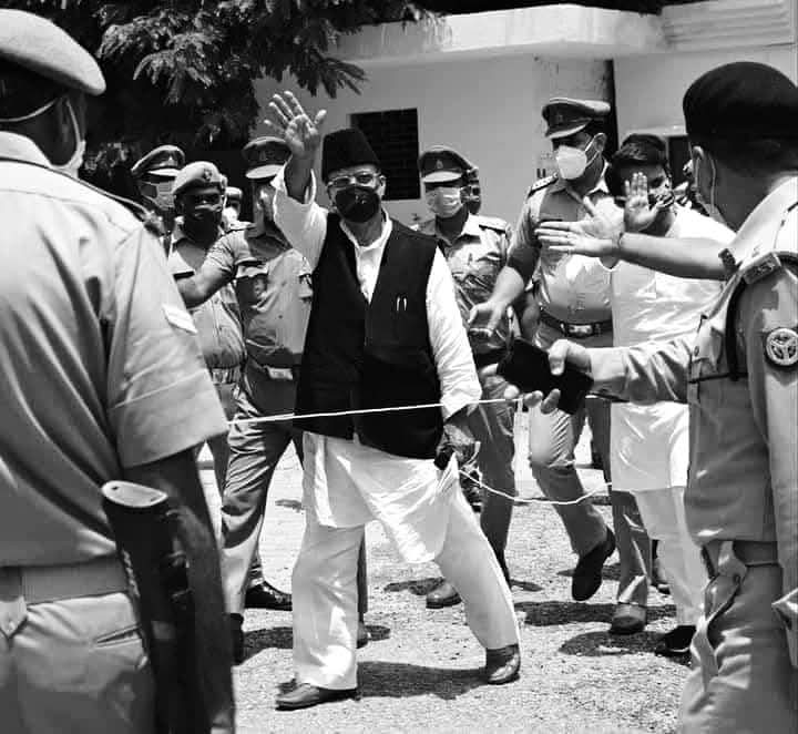 आज़म खान जेल में तबीयत खराब